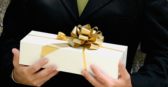 what qualifies as a business gift
