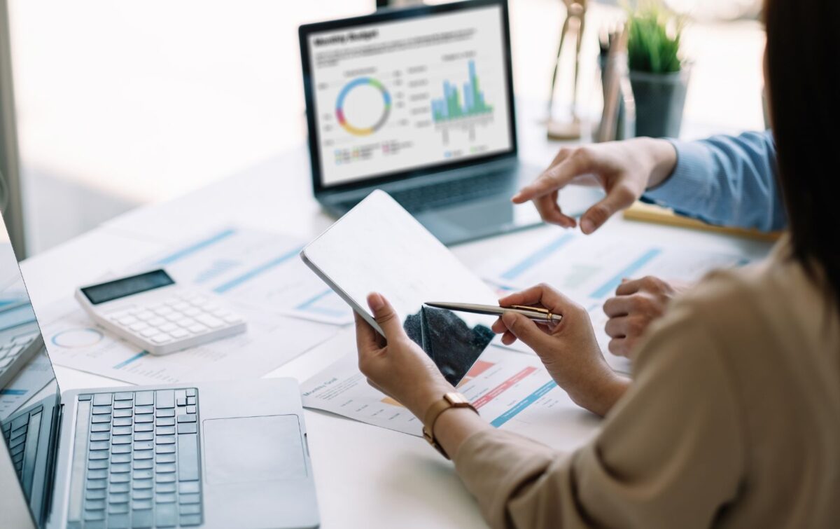 In-House vs Outsourced Accounting: Pros, Cons, Costs & When it’s Most Beneficial